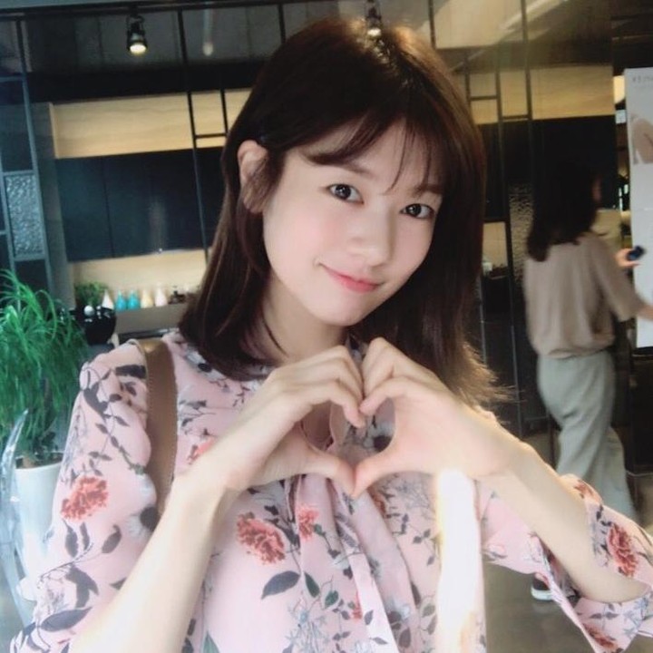 <p>Jung So Min telah meramaikan industri hiburan Korea Selatan sejak awal 2000-an. Ia mengawali debutnya lewat film pendek hingga berhasil melebarkan sayap ke drama Korea dan film layar lebar. Aktris kelahiran 16 Maret 1989 ini menjadi salah satu bintang terkemuka di Negeri Ginseng. (Foto: Instagram @somin_jj)</p>