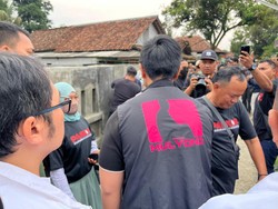 Rompi Putra Mulyono Dipakai Kaesang Saat Blusukan