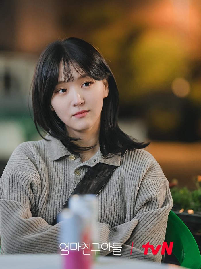 Memiliki visual awet muda, siapa sangka kalau Kim Ji Eun adalah aktris kelahiran 9 Oktober 1993, di mana tahun ini ia genap berusia 31 tahun./ Foto: tvN