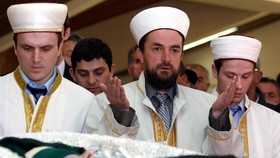 Siapa Muslim Sufi Bektashi, Pemangku Negara Islam Albania Bak Vatikan?
