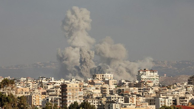 Lebanon meyakini Israel menargetkan Hizbullah dengan menyembunyikan bahan peledak di dalam baterai pager yang dibawa masuk ke Lebanon.