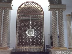 Masjid Agung Karawang Padukan Arsitektur Timur Tengah dan Budaya Sunda