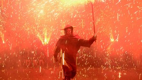 FOTO: 'Gerbang Neraka Terbuka' di Festival La Merce 2024