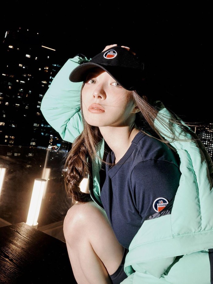 Sementara itu, Lee Se Young sendiri telah sukses berperan di berbagai drakor populer seperti Doctor John, Memoriest, The Red Sleeve, hingga terakhir The Story of Park’s Marriage Contract. Semoga Lee Se Young sukses selalu!/Foto: Dazed Korea