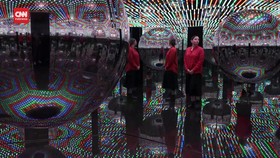 VIDEO: Cahaya dan Cermin Memukau Pameran Yayoi Kusama di London