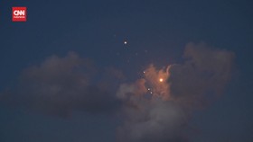 VIDEO: Detik-detik Rudal Iron Dome Israel Cegat Roket Hizbullah