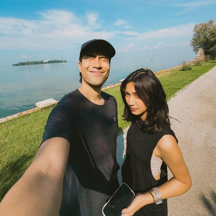 <p>Selain romantis saat perayaan ulang tahun, Vidi juga sebelumnya kerap mengunggah potret bersama sang istri dengan <em>caption</em> yang sukses membuat netizen ikut baper. "Berdoa bisa pacaran berdua kayak gini selamanya," tulis Vidi. (Foto: Instagram@vidialdiano)</p>