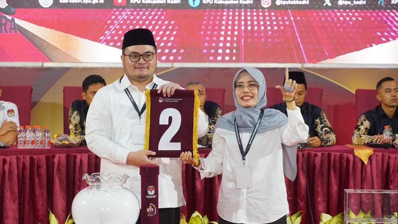 Pasangan calon bupati dan wakil bupati petahana, Hanindhito Himawan Pramana-Dewi Mariya Ulfa mendapatkan nomor urut dua di pemilihan kepala daerah (Pilkada)