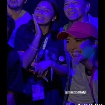 7 Potret Ekspresi Ariel NOAH saat Nonton Konser Bareng Marchella FP & Alleia