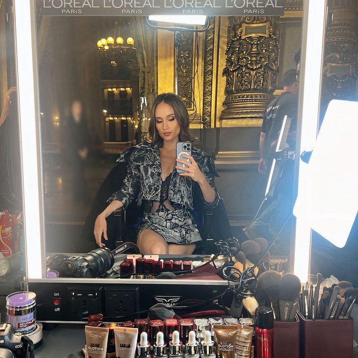 <p>Cinta Laura membagikan postingan baru di akun Instagramnya, Bunda. Perempuan yang menjadi salah satu juru bicara global untuk brand Loreal Paris ini terlihat bersama top model dunia. (Foto: Instgram @claurakiehl)<br /><br /><br /></p>
