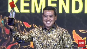 Kemendikbudristek Terima Apresiasi CNN Indonesia Awards Jatim 2024