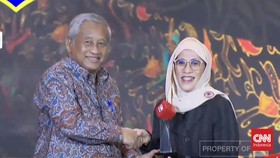 Pemkot Surabaya Sabet Dua Penghargaan CNN Indonesia Awards