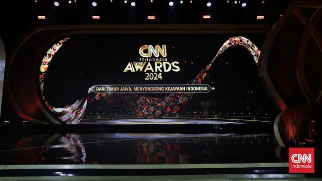 Pemerintah Kabupaten Jember, Jawa Timur meraih penghargaan Outstanding Smes Development Initiative dalam gelaran CNN Indonesia Awards 2024.