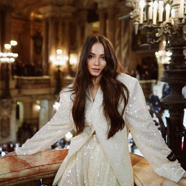 Jadi Istri Diplomat, Enzy Storia Diam-diam Punya Profesi Baru