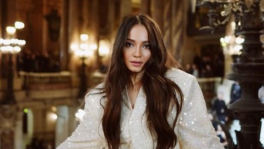 img-title Jadi Istri Diplomat, Enzy Storia Diam-diam Punya Profesi Baru