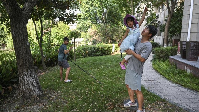 FOTO: Bapak Rumah Tangga Mendobrak Patriarki di China