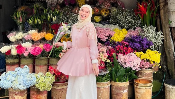 Get The Look: Ide Outfit Coquette untuk Hijabers ala Astri Ratnasari
