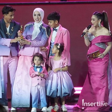 Keluarga Sonny-Fairuz & Ikang Fawzi Menang Favorite Family Celebrity di HUT Insert 21