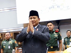 Standing Applause Saat Prabowo Rapat Terakhir di DPR
