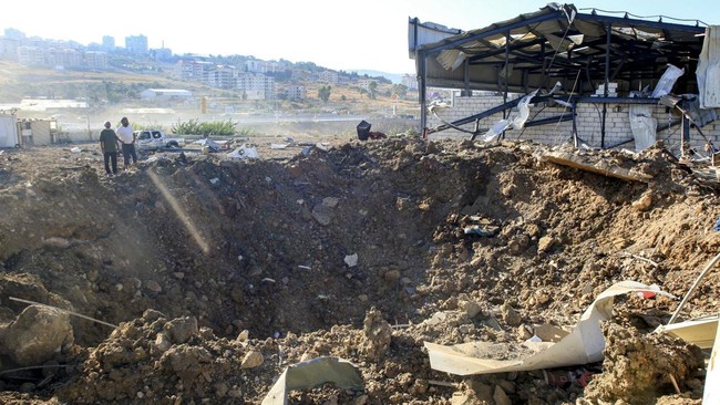 Pejabat Israel mengungkapkan kronologi militer Israel melacak posisi pemimpin Hizbullah Hassan Nasrallah dan membunuhnya via serangan udara ke Beirut, Lebanon.