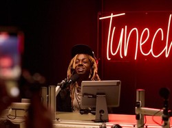 Lirik Lagu Love Me - Lil Wayne feat. Drake & Future