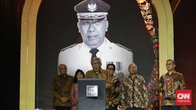 Gubernur Jatim ke-7 Mohammad Noer Raih Lifetime Achievement Award