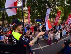 Masyarakat Antusias Sambut Riders Parade Pertamina Grand Prix of Indonesia