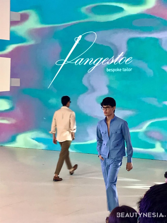 Sebanyak 11 looks ditampilkan dalam fashion show 