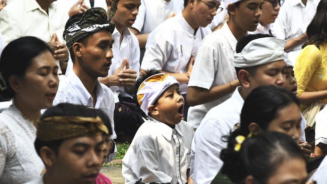 FOTO: Menengok Syahdu Perayaan Hari Galungan