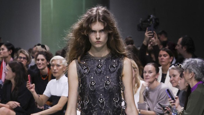 img-title 4 Hal Mendominasi Milan Fashion Week Spring/Summer 2025, Era 20-an Berjaya Lagi