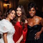 Potret 7 Bintang Dunia Bersinar di Runway Le Defile L'Oreal Paris Fashion Week 2024