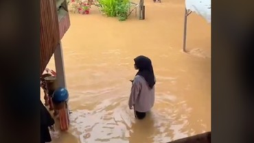 Viral Pernikahan di Tengah Banjir, Sikap Tamu Undangan Saat Makan Disorot