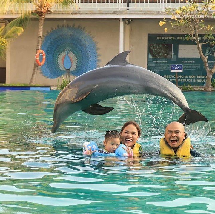 <p>Momen manis ini juga menuai beragam reaksi positif dari netizen. Di antaranya ada yang menyebutnya sebagai keluarga hamornis. "<em>Aaaaaaaaaa Sweet Family's</em>," tutur @anyakt****. (Foto: Instagram @revtiayunatasya)<br /><br /><br /></p>