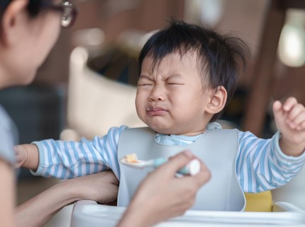Bayi Mogok Makan Saat Mulai MPASI? Ini 5 Cara Mengatasinya