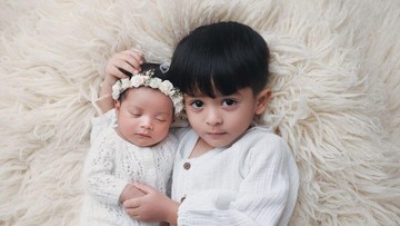 Tips agar Si Kakak Tetap Tenang saat Bunda Menyusui Si Kecil
