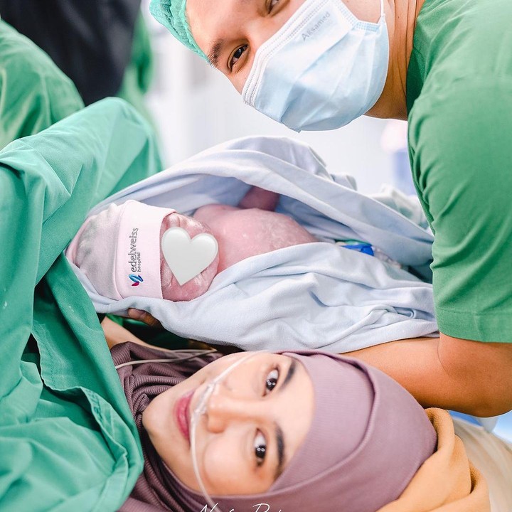 <p>Mantan anggota girlgroup Cherrybelle, Anisa Rahma, baru saja melahirkan anak ketiganya. Anisa melahirkan anak ketiga berjenis kelamin perempuan pada 24 September 2024. Putri ketiga Anisa Rahma ini diberi nama Aqila Dzakira Mafaza. Baby Aqila lahir dengan berat 3,56 kilogram (kg) dan panjang 50 sentimeter (cm). (Foto: Instagram @anisarahma_12)</p>
