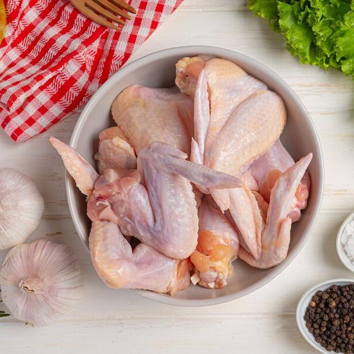 Ayam mentah/Foto: freepik.com/jcomp