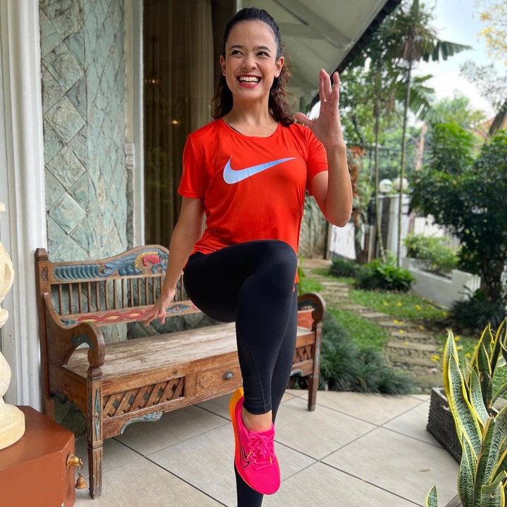 <p>Tak lagi wara-wiri di televisi, kini Cantika sibuk menjalani karier sebagai instruktur zumba. Lewat akun Instagram pribadi, istri Rocky Ramadhana ini kerap menunjukkan kebolehannya ketika bergerak. (Foto: Instagram @cantikafelder)<br /><br /><br /></p>