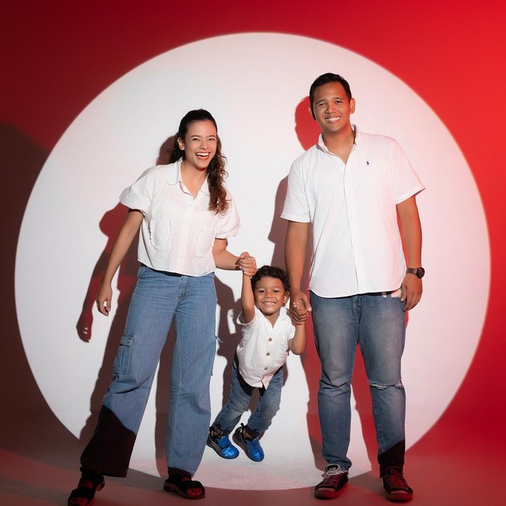 <p>Meski begitu, Cantika tak lupa dengan perannya sebagai istri juga bunda dalam keluarga. Hal ini terbukti dengan beberapa momen <em>quality time</em> yang tetap dilakukan bersama anak dan suami. (Foto: Instagram @cantikafelder)</p>