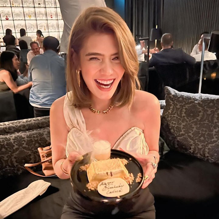 <p>Tampil ceria di usia 40 tahun, Carissa Puteri tak luput dari sorotan warganet. Banyak netizen memuji parasnya yang awet muda, hingga menyebutnya memancarkan aura positif atau<em> positive vibes.</em> (Foto: Instagram @carissa_puteri)</p>