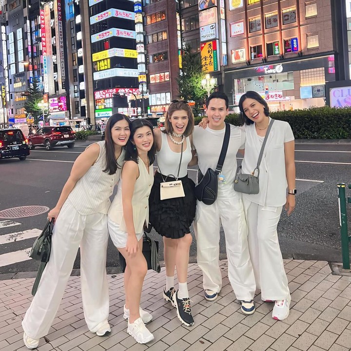 <p>Carissa Puteri menyambut usia kepala empat dengan penuh keceriaan. Di momen ulang tahun kali ini, ia merayakannya lewat agenda <em>birthday trip</em> ke Tokyo, Jepang.  (Foto: Instagram @carissa_puteri)</p>