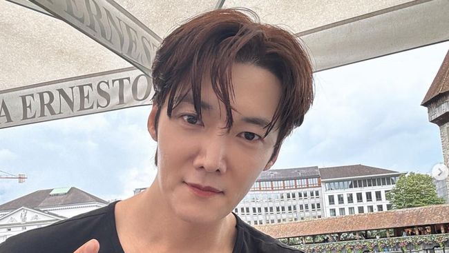 Choi Jin-hyuk mengajak fan datang ke fancon perdananya di Indonesia yang akan digelar di Gandaria City Hall pada 23 November.