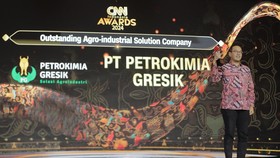 Petrokimia Gresik Terima Outstanding Agro-Industrial Solution Company