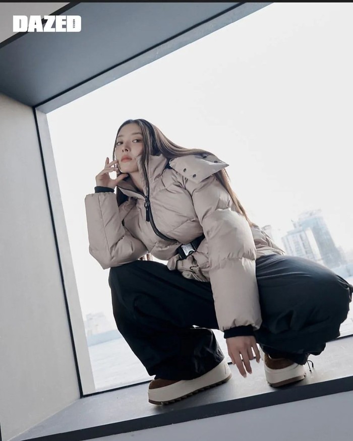 Di samping itu, DAZED Korea juga membagikan sedikit cuplikan wawancara bersama Lee Se Young yang mengungkapkan kegemarannya dalam menggeluti seni peran serta upayanya untuk menghargai hari dengan kebahagiaan../ Foto: instagram.com/dazedkorea