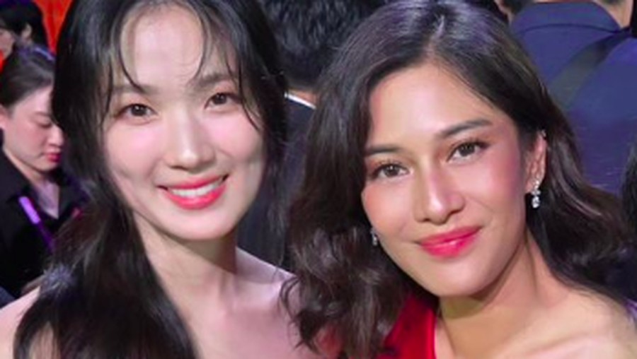 Foto Bareng Kim Hye Yoon di Festival Film Seoul, Dian Sastro Dinilai Lebih Cantik Foto Bareng Kim Hye Yoon di Festival Film Seoul, Dian Sastro Dinilai Lebih Cantik