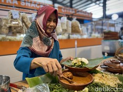 Cerita Bu Hermin saat Warung Nasi Pecelnya Disambangi Sri Mulyani