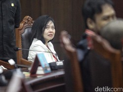 Tangisan Haru Angelia Saat MK Bacakan Putusan soal Hak Asuh