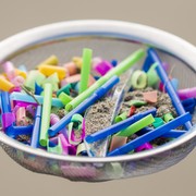 Wajib Tahu! 6 Makanan dan Minuman Sehari-hari yang Ternyata Banyak Mengandung Mikroplastik