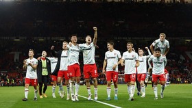 Mees Hilgers Masuk 3 Pemain Terbaik Twente Saat Imbangi MU