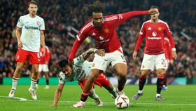 Pelatih Bongkar Rahasia Hilgers dkk Tahan MU di Liga Europa